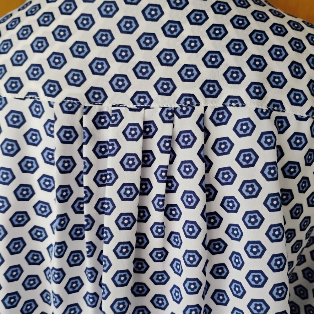 Blundle(3) Milano Women's Size Large Blouses - Coral, Blue, and Black Designs - Picture 6 of 16